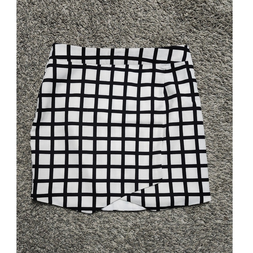 Forever 21 Contemporary Black White Grid Mini Skirt Asymmetrical Tulip Size M